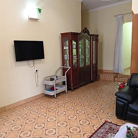 G & S Executive Lodge Дар ес Саалам Екстериор снимка