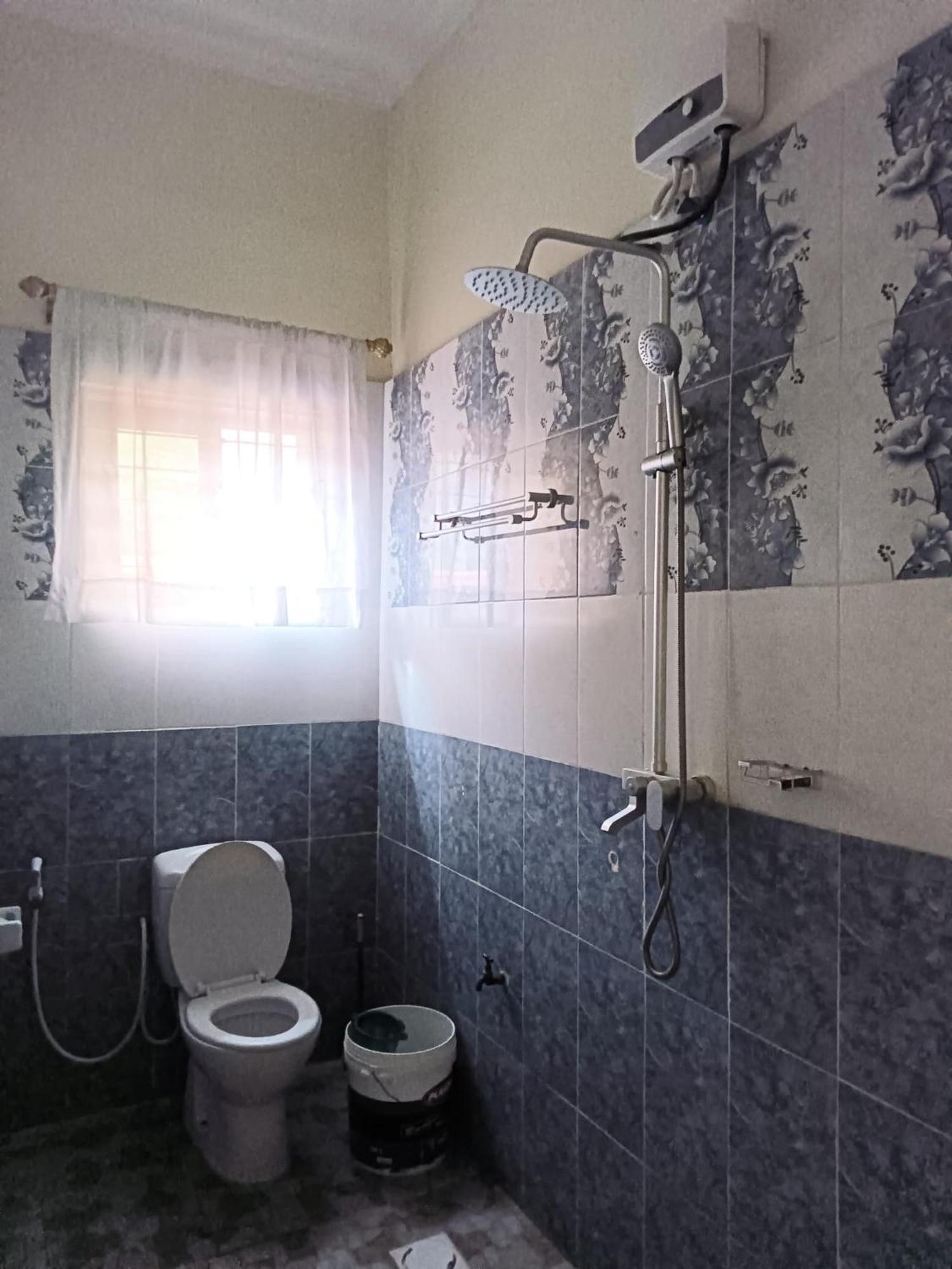 G & S Executive Lodge Дар ес Саалам Екстериор снимка